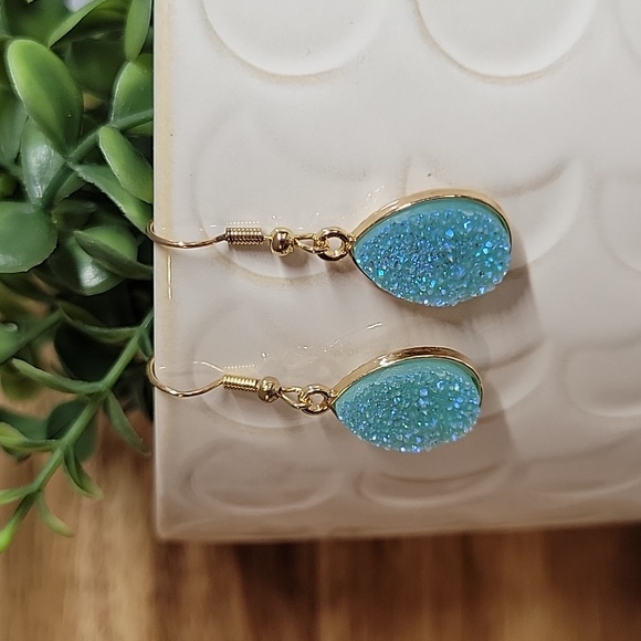 AQUA DRUZY DROP EARRINGS - Picture 3 of 7